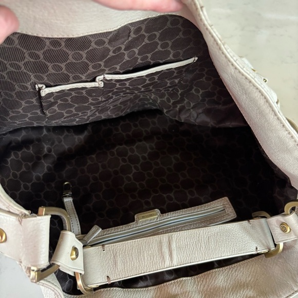 Oroton Cream Leather Shoulder Bag - Picture 9 of 16